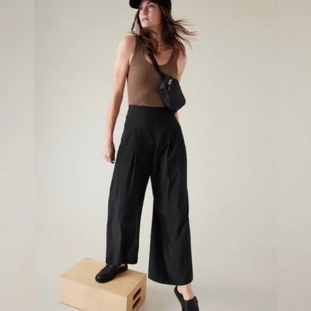 Athleta BrOoKlYn Heights pleated wide leg black pants 10